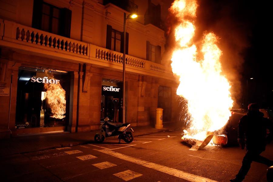 Febrero 2021 (16-02-21) Disturbios en Barcelona, Girona y Lleida por el encarcelamiento de Pablo Hasél
