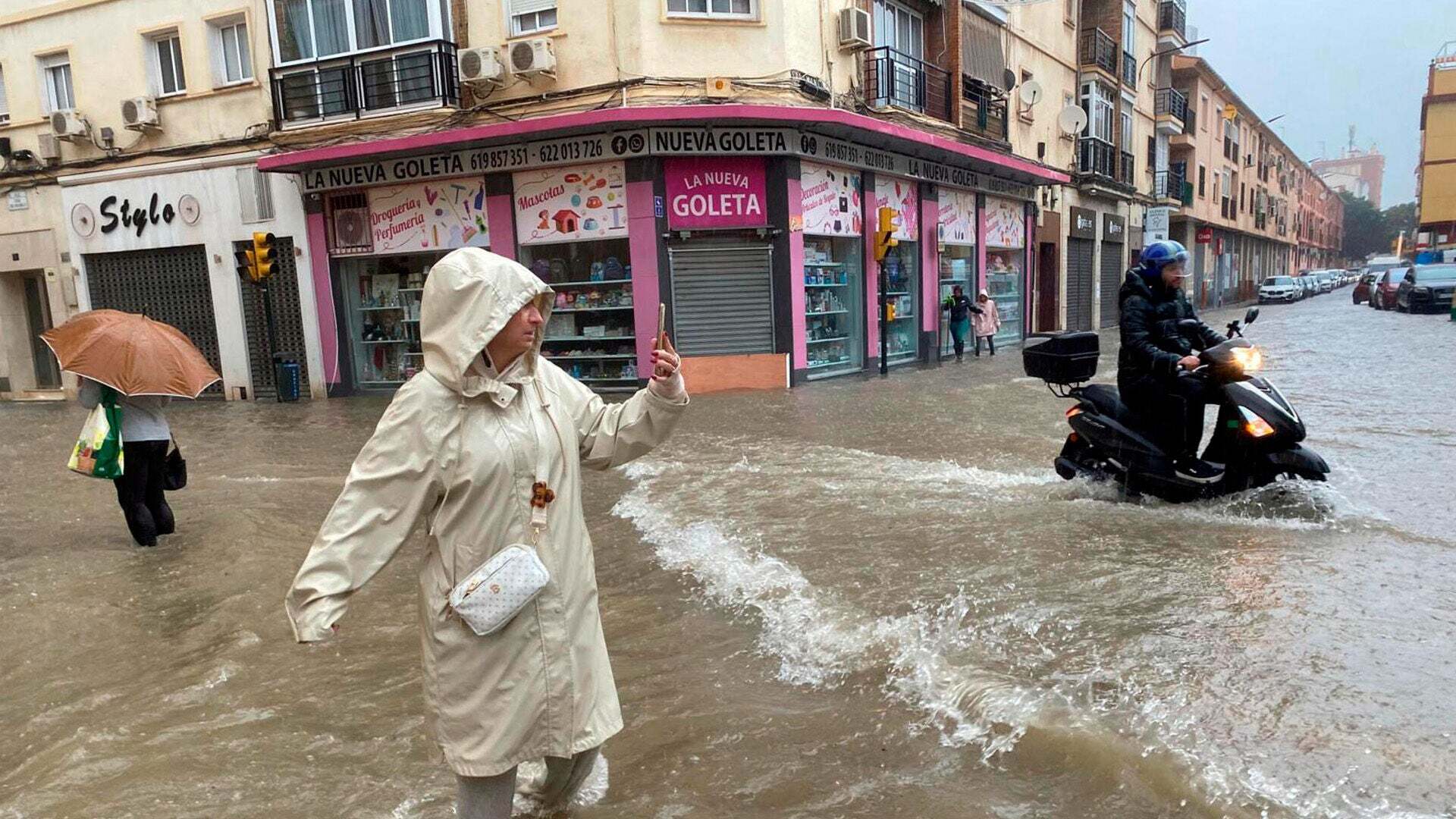 Noviembre 2024 (13-11-24) La Aemet activará la alerta roja en Valencia por lluvias de 180 l/m2 en 12 horas