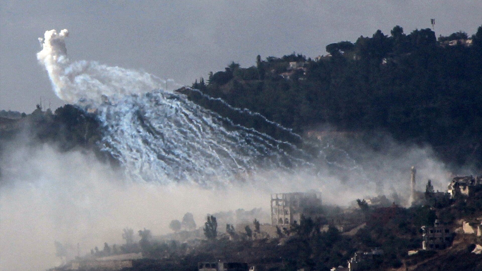 Octubre 2024 (01-10-24)  Irán confirma el lanzamiento de misiles contra Israel, última hora en directo: Israel pide a los civiles que abandonen sus casas.