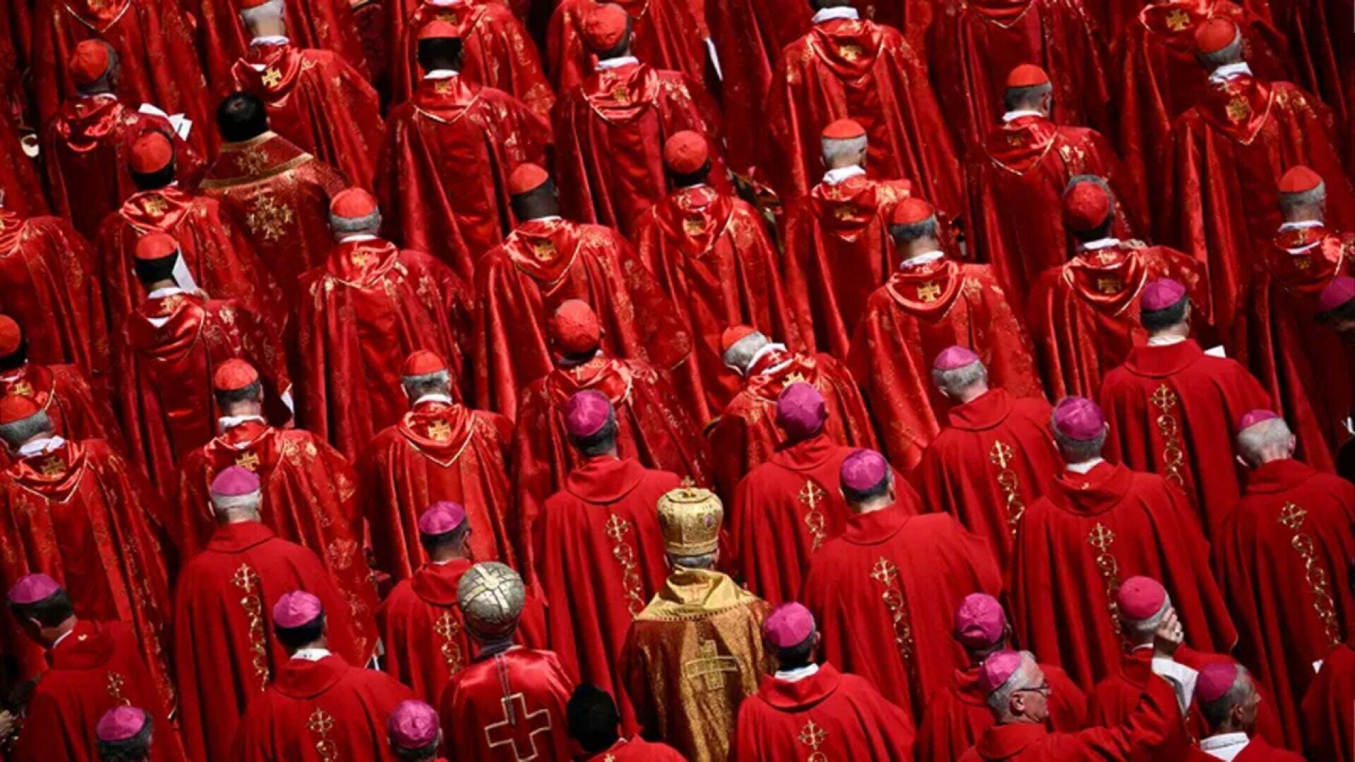 Abril 2025 (28-04-25) Reunión de cardenales para elegir la fecha de inicio del cónclave
