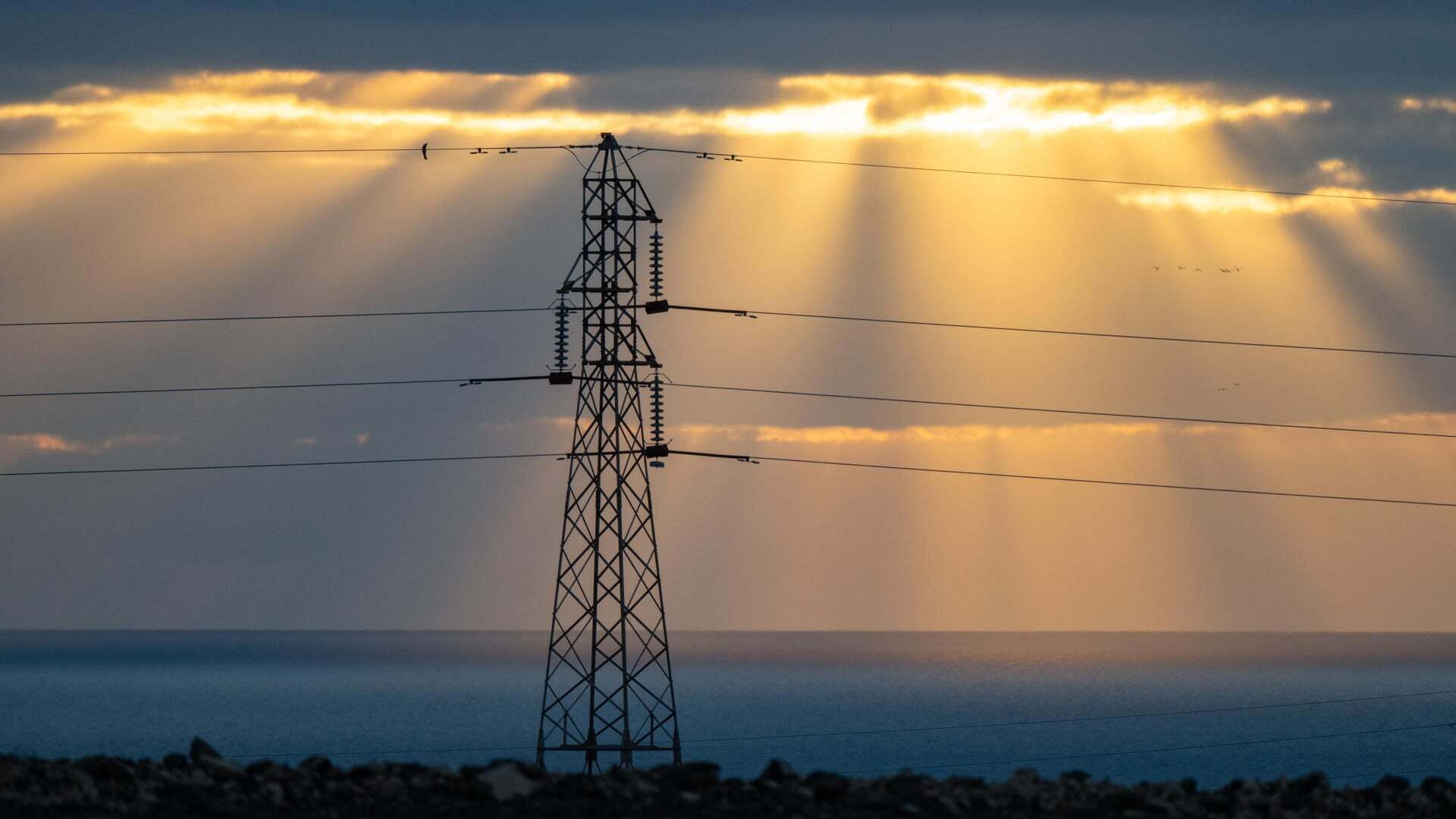 Abril 2025 (30-04-25) Reunión de urgencia de Sánchez con los operadores privados del sector eléctrico tras el histórico apagón