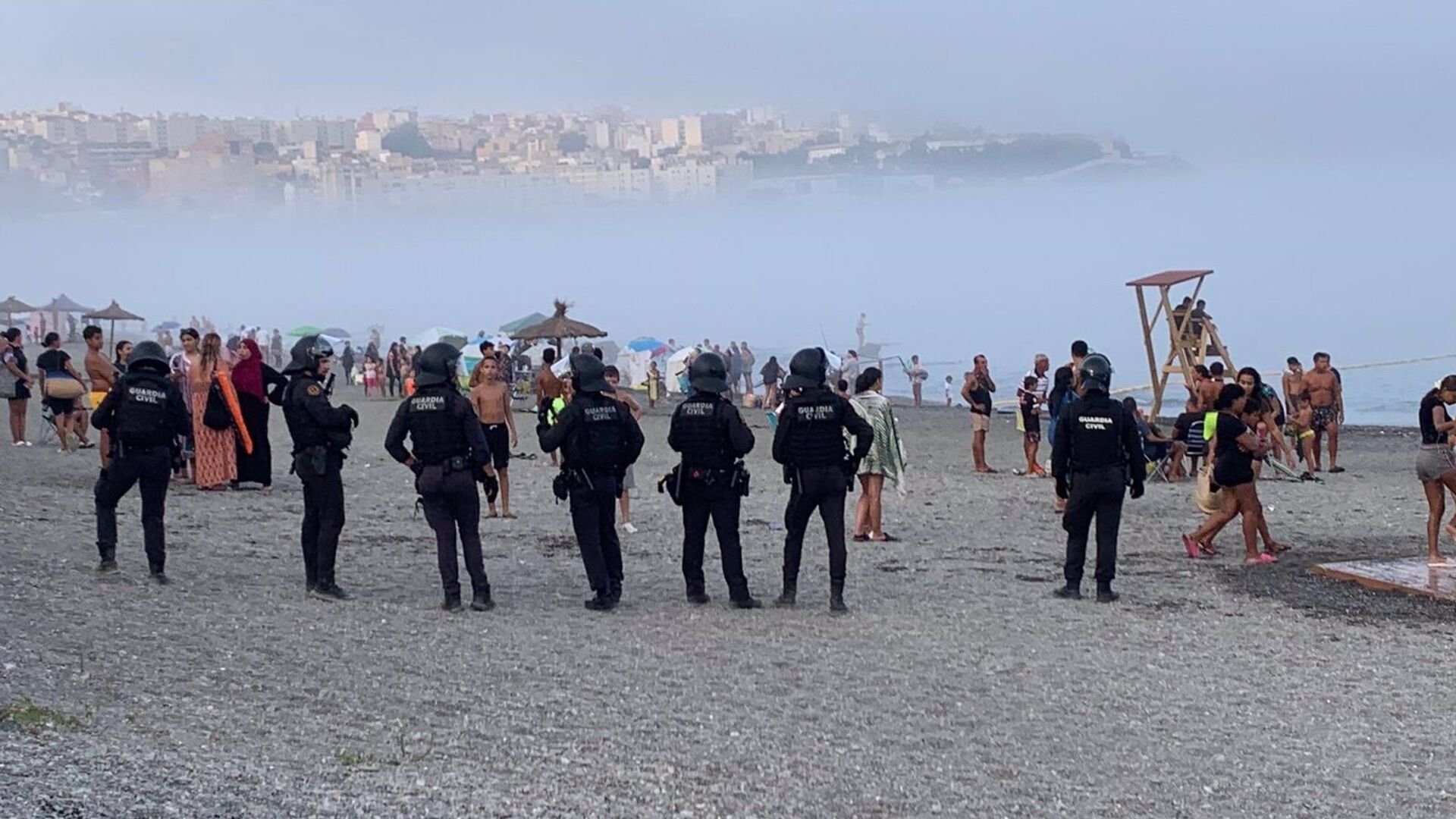 Agosto 2024 (26-08-24) Decenas de migrantes llegan a Ceuta desde Marruecos ante el colapso de los centros de acogida