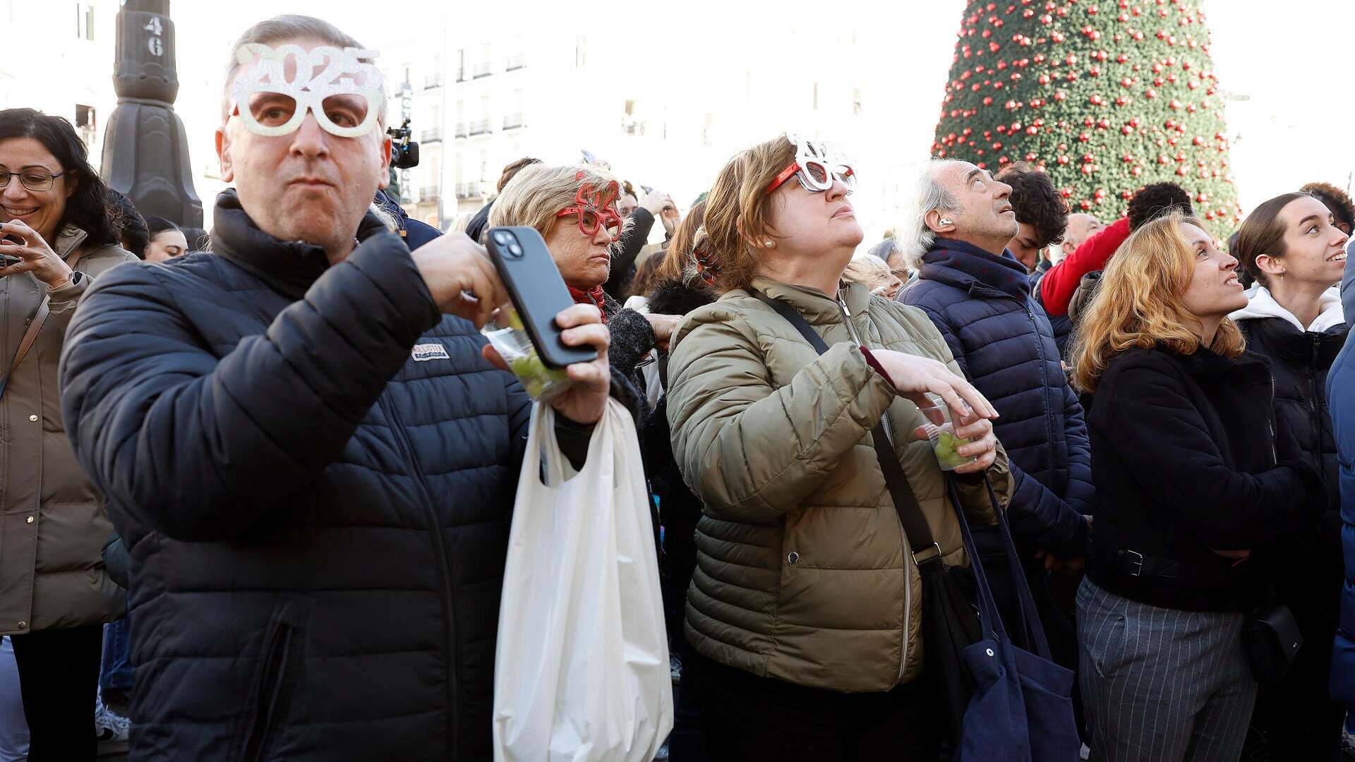 Diciembre 2024 (31-12-24) Miles de personas celebran las tradicionales preuvas en la Puerta del Sol