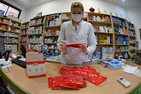 Febrero 2021 (04-02-21) Los mayores de 65 años ya pueden recoger en las farmacias de Madrid una mascarilla FFP2 gratuita