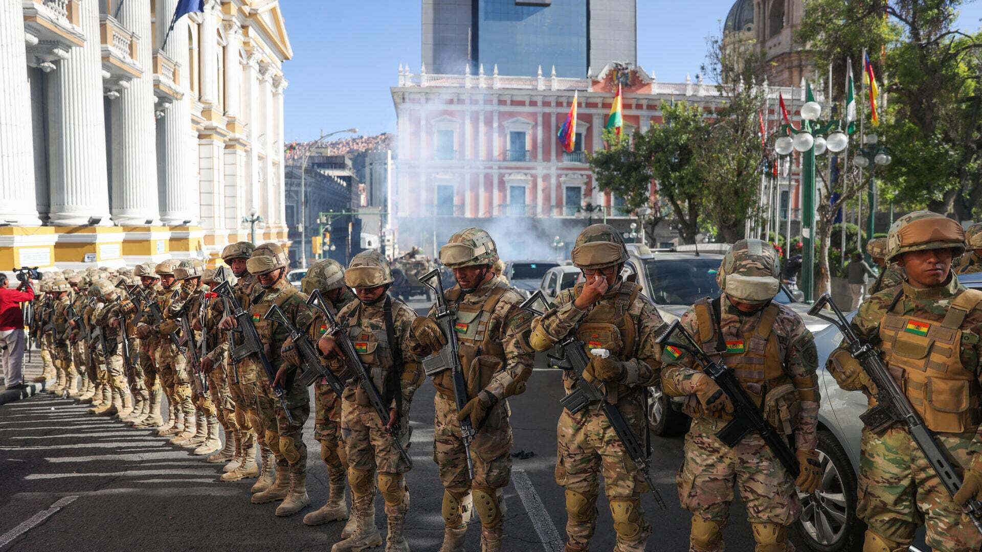 Junio 2024 (27-06-24)  Intento de golpe de Estado en Bolivia: tanques y militares armados asaltan la sede del Ejecutivo