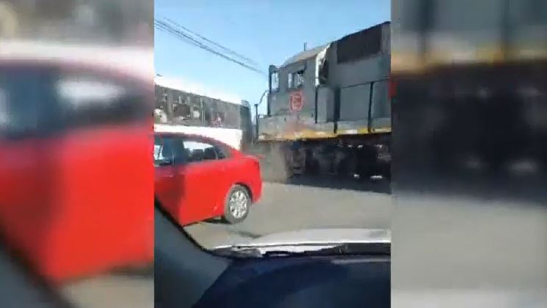 Marzo 2024 (27-03-24) Un tren embiste a un autobús en México: hay al menos 10 heridos