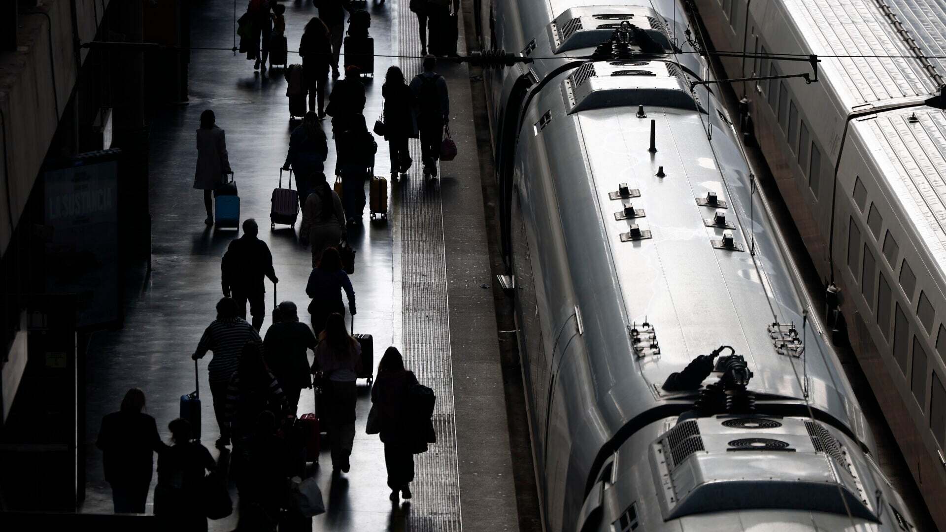 Octubre 2024 (21-10-24) Desesperación por otra noche de incidencias en los trenes con destino Madrid: 