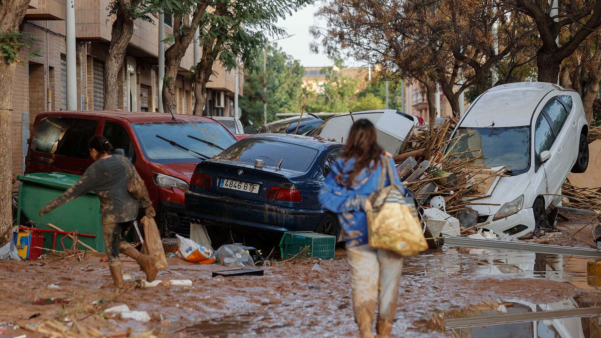 Octubre 2024 (31-10-24) Primer día de luto por la DANA mientras buscan desaparecidos: 