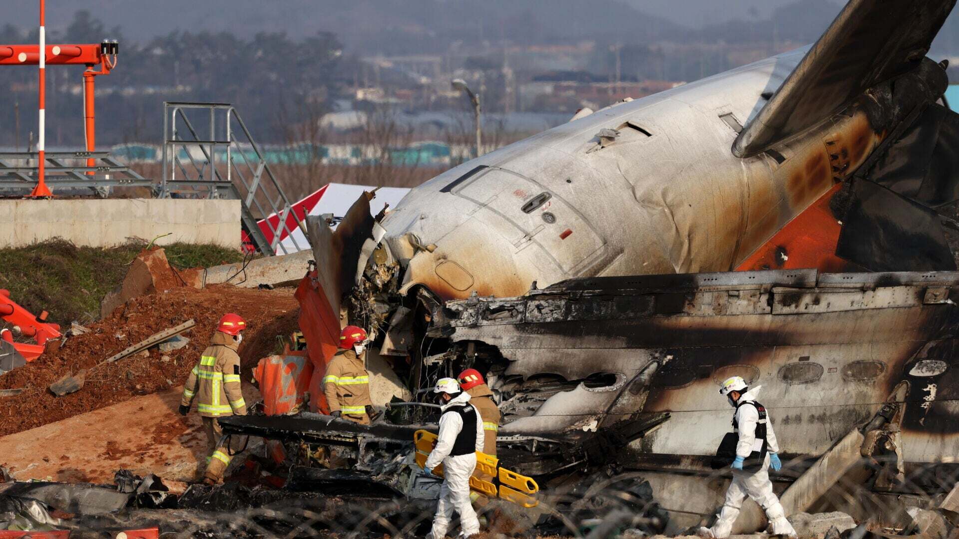 Diciembre 2024 (29-12-24) Elevan a 179 los muertos tras accidente de avión en Corea del Sur