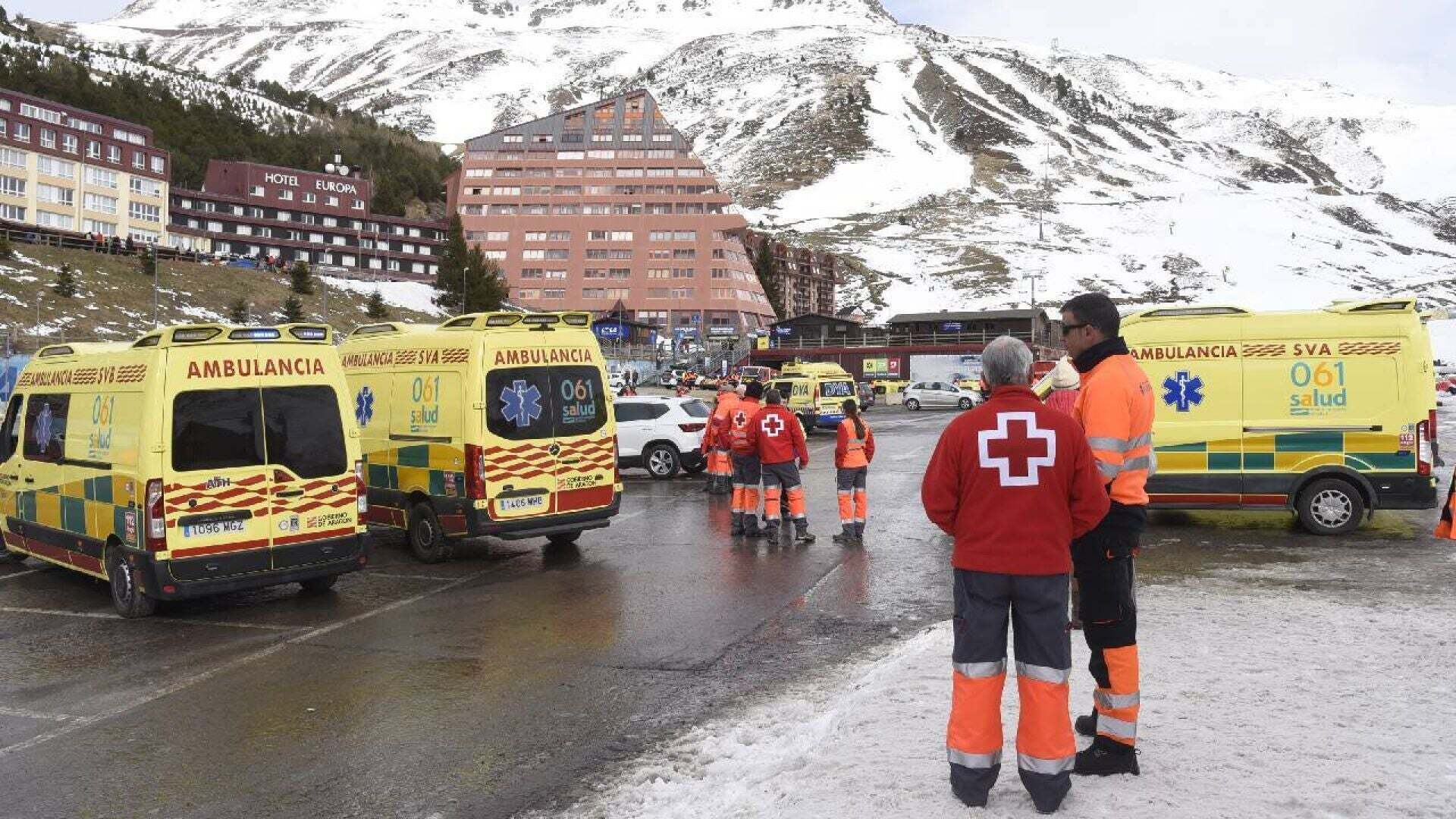 Enero 2025 (18-01-25) Dos heridos graves y seis leves tras la caída de un telesilla en la estación de Astún, Huesca