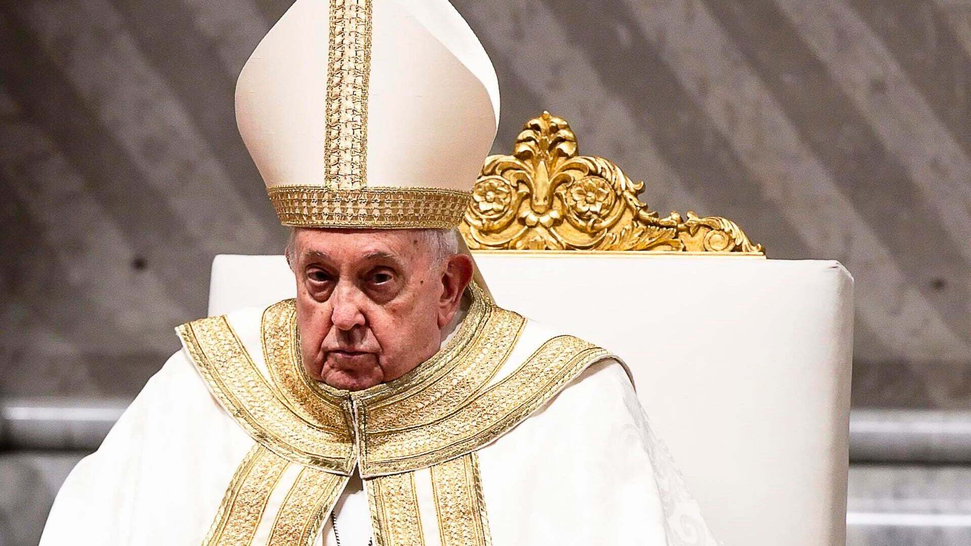 Marzo 2024 (31-03-24) El Papa Francisco renuncia presidir el vía crucis del Viernes Santo en el Coliseo de Roma para cuidar su salud