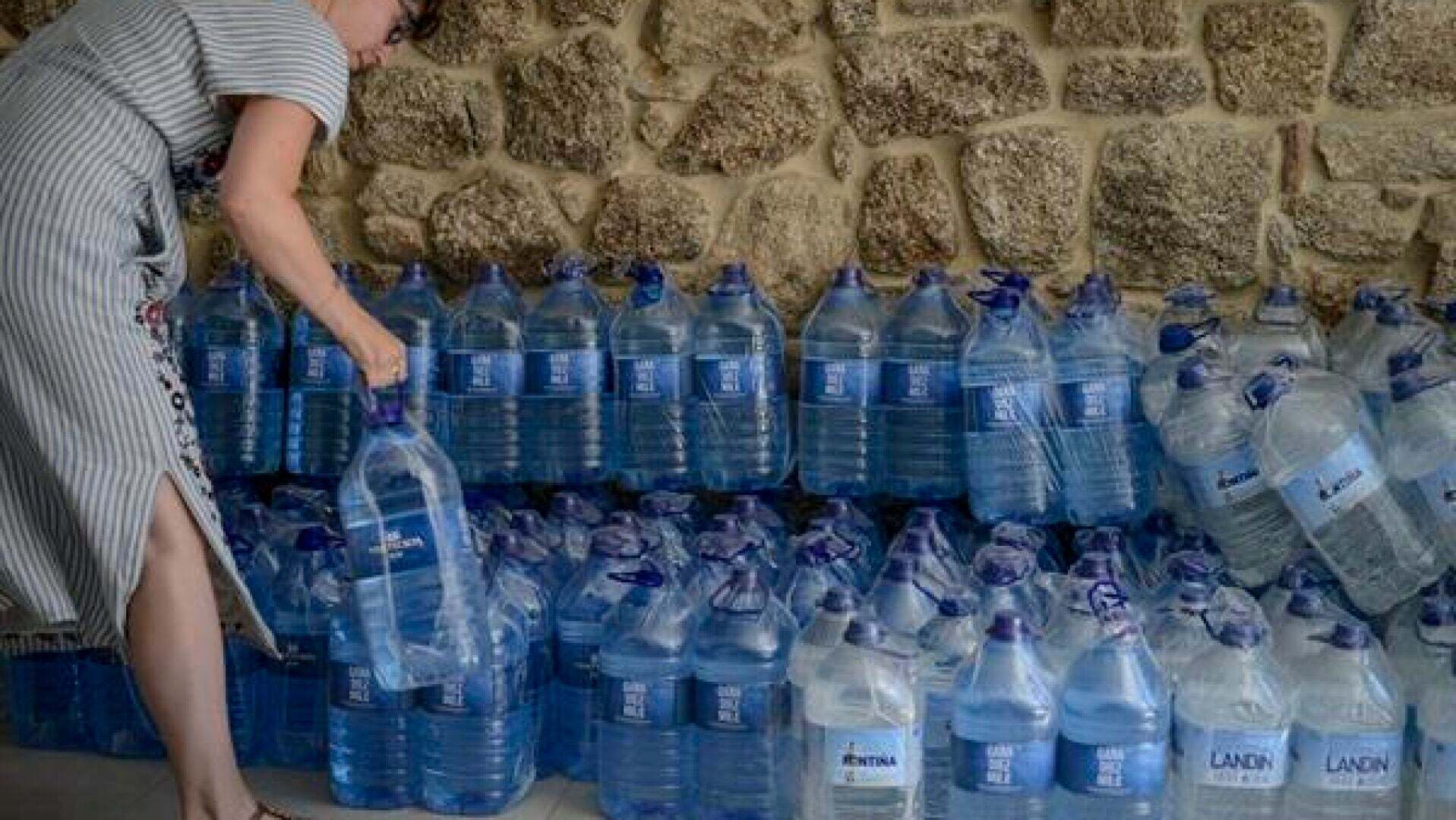 Noviembre 2024 (10-11-24) Carlos Mazón contradice a Teresa Ribera y recomienda el consumo de agua embotellada en las zonas de la DANA