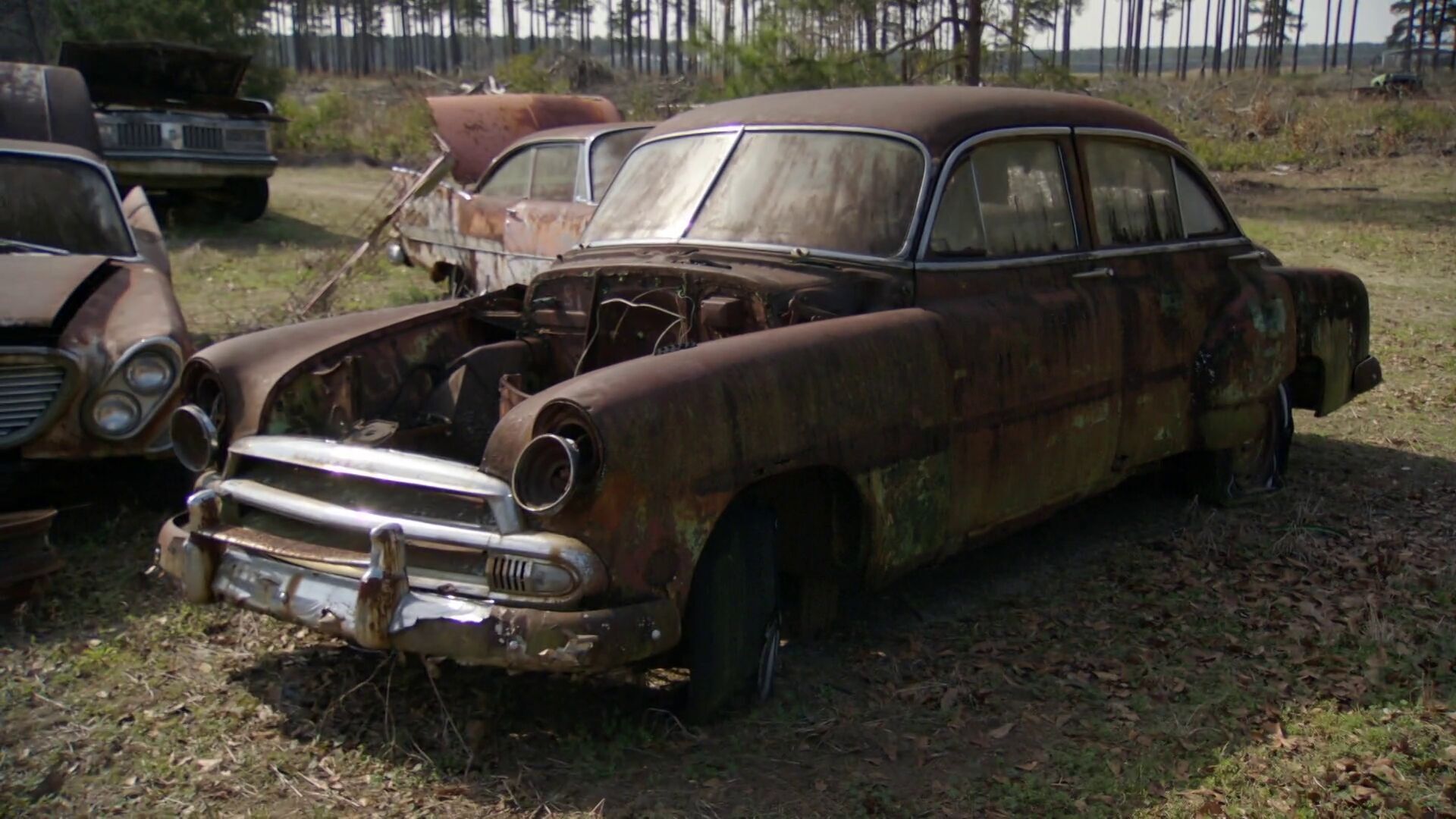 Temporada 20 T20 - C1: Cementerio de coches clásicos