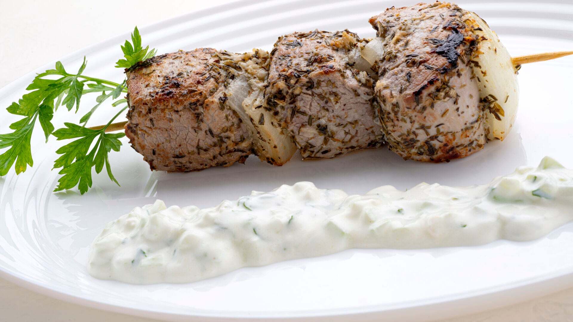 Temporada 1 Crema de espinacas, calabacín y queso y souvlaki griego con salsa tzatziki