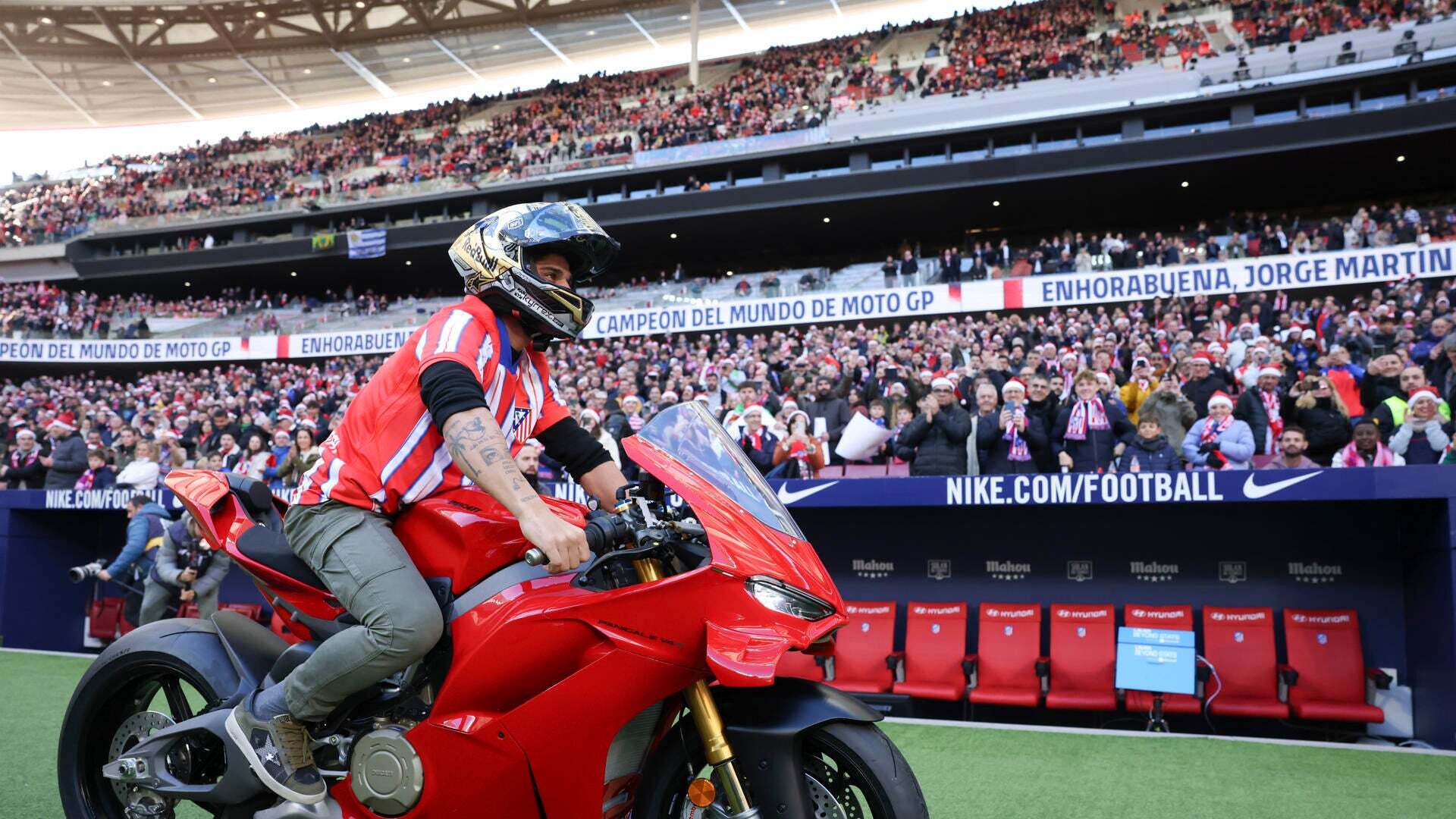 Diciembre 2024 (15-12-24) El Atleti homenajea a Jorge Martín en el Metropolitano