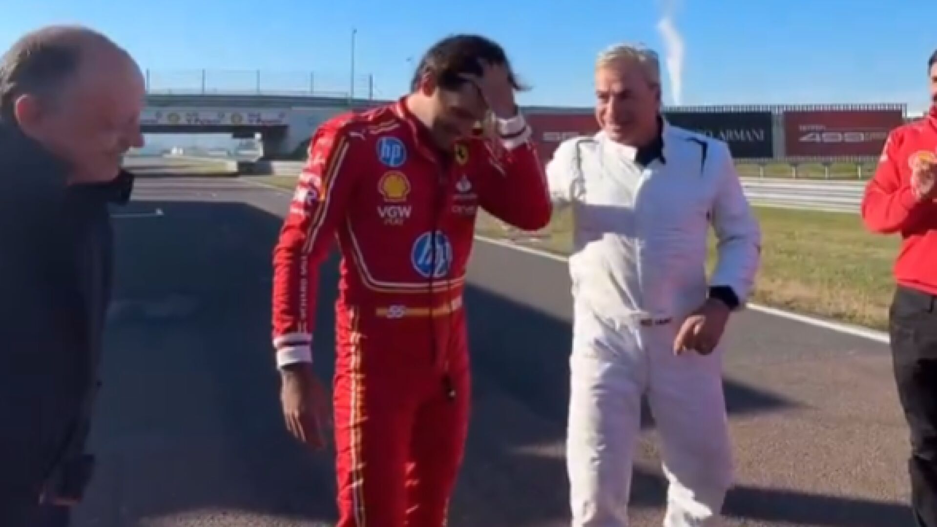 Diciembre 2024 (18-12-24) Carlos Sainz rueda junto a su padre con el Ferrari de 2022: 