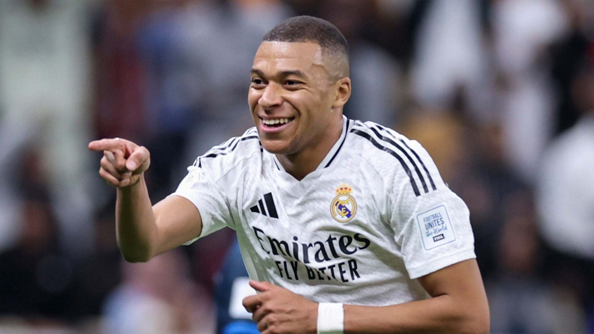 Diciembre 2024 (19-12-24) Mbappé, contento tras ganar la Intercontinental junto al Real Madrid