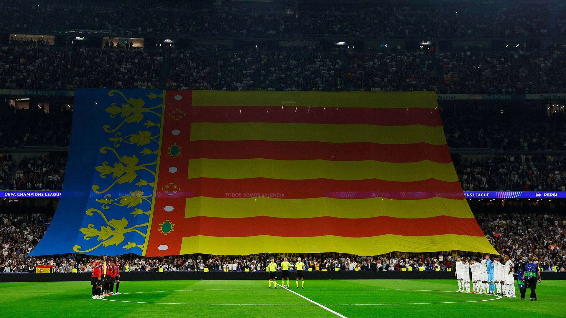 Noviembre 2024 (06-11-24) El emotivo homenaje en el Santiago Bernabéu a los fallecidos y afectados por la DANA en Valencia