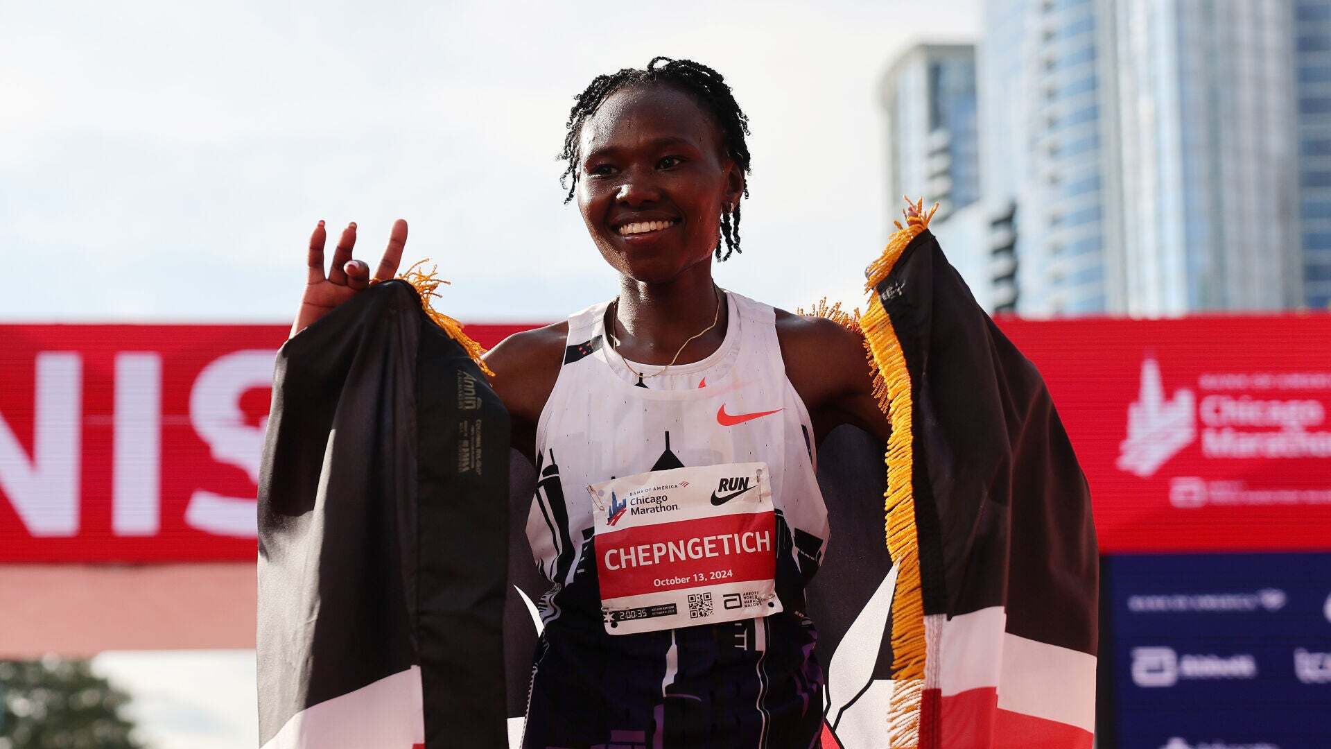 Octubre 2024 (13-10-24) La keniana Ruth Chepngetich bate el récord del mundo de maratón en Chicago