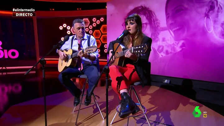 Temporada 13 (07-03-19) Rozalén y Wyoming emocionan cantando en El Intermedio 'La Puerta Violeta', el himno español contra la violencia machista