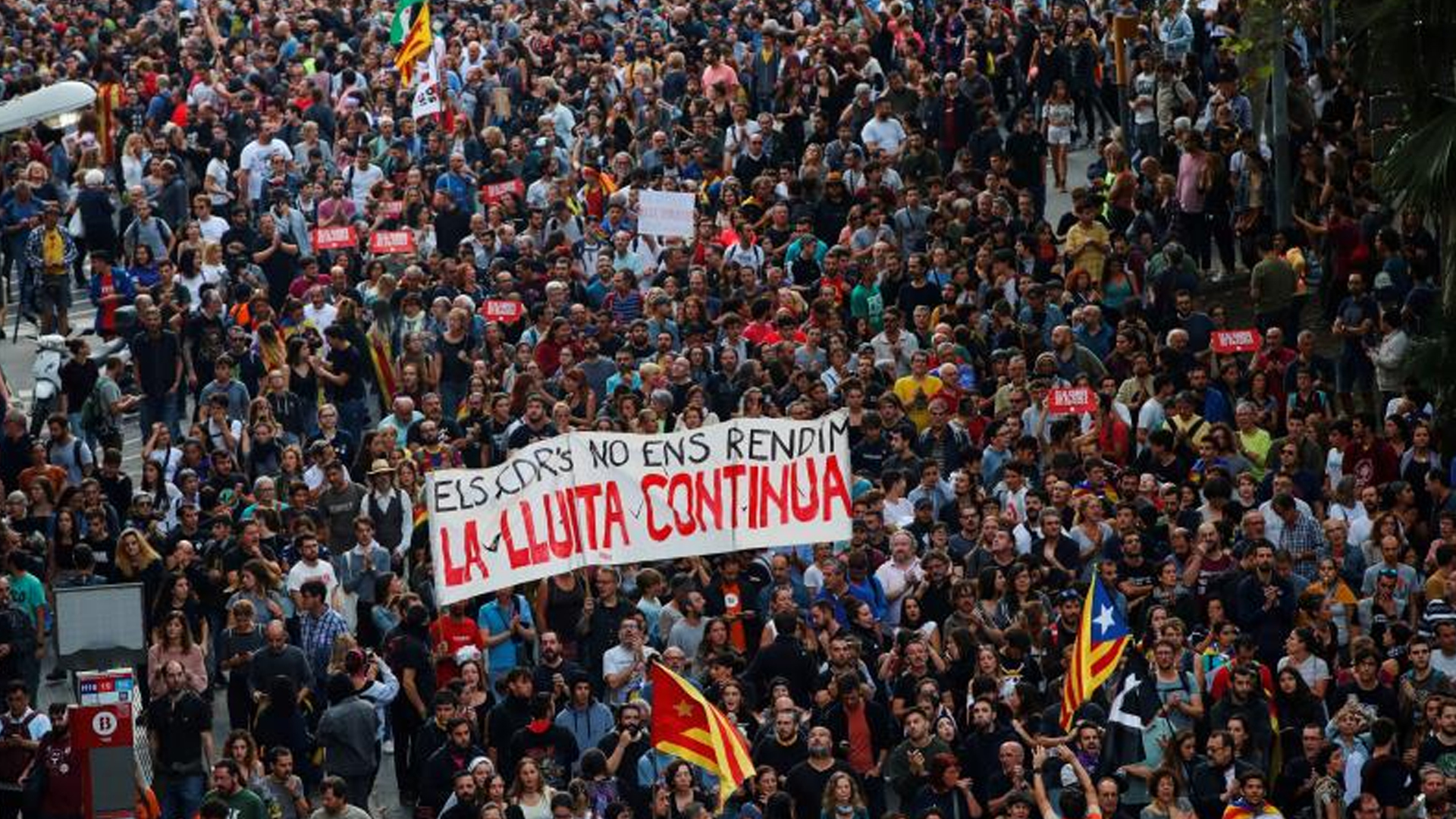Temporada 1 Especial LaSexta Noticias: La manifestación de Plaça d'Urquinaona se desplaza al Parlament