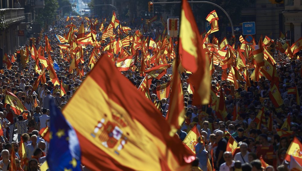 Temporada 1 Miles de personas se concentran en Barcelona por la unidad de España y contra la independencia de Cataluña
