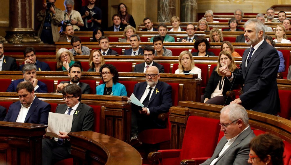 Temporada 1 Objetivo Cataluña: El Parlament declara la independencia unilateral de Cataluña en forma de república