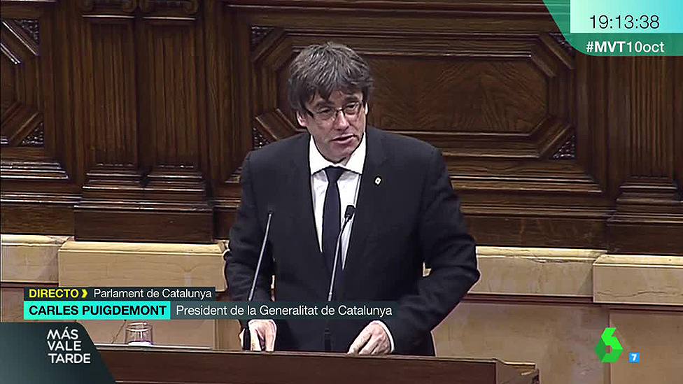 Temporada 1 Puigdemont declara la independencia de Cataluña y pide suspender sus efectos: 