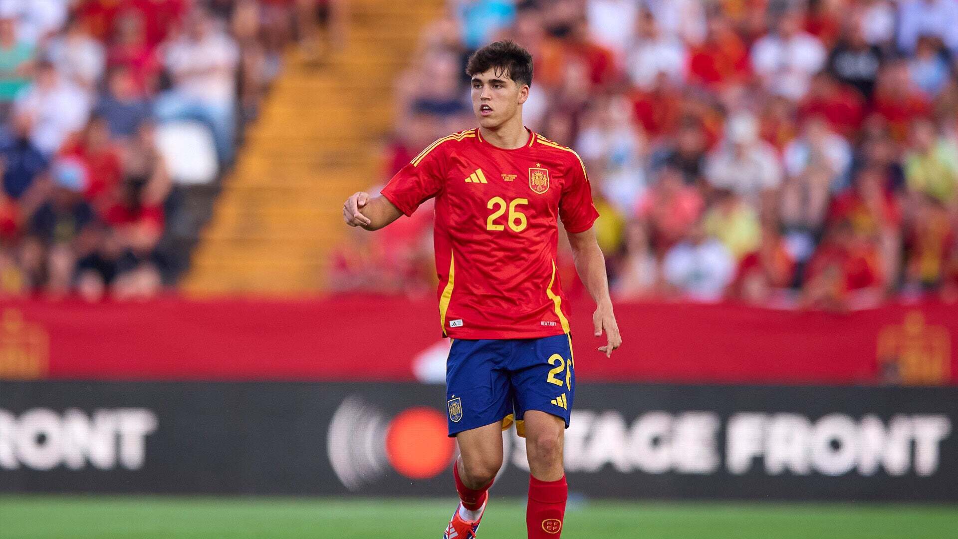 Noviembre 2024 (14-11-24) Cubarsí aparece con una semimáscara en el entrenamiento de la Selección Española