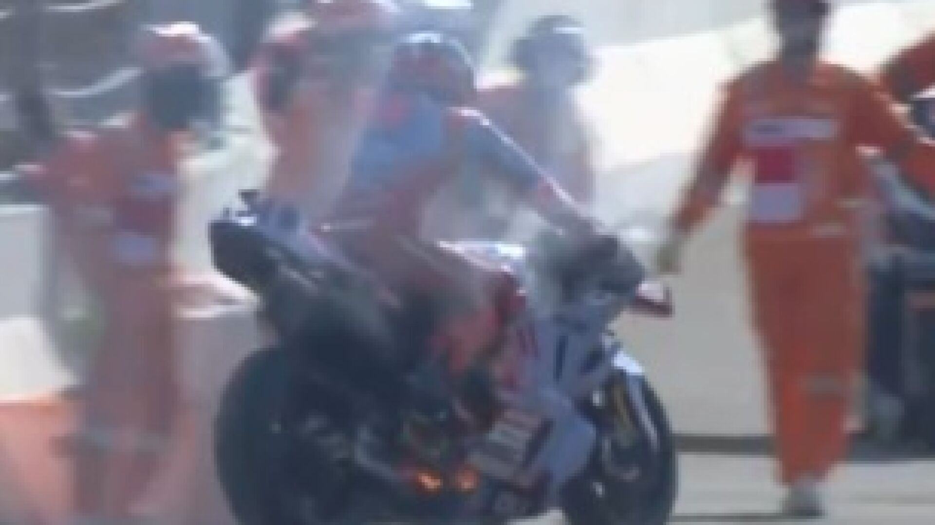 Septiembre 2024 (29-09-24) ¡En llamas! Así acabó la moto de Marc Márquez en el Gran Premio de Indonesia