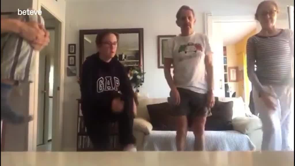 12 de Maig de 2020 Maria Fernández entrena amb la família i l’esquiador Panxo Llauradó corre pel passadís