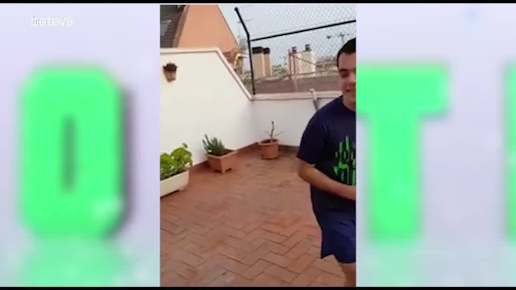 22 de Maig de 2020 Gerard Miralles corre a la terrassa i Guillem Riba entrena a l’el·líptica