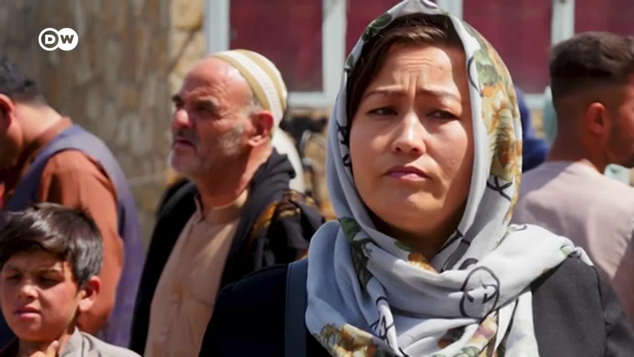 Mujeres protestan contra los talibanes