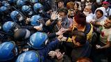 | Enfrentamientos con la policía en una manifestación contra las restricciones en Italia