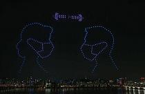Espectáculo de luces con drones en Corea del Sur con mensajes sobre el coronavirus