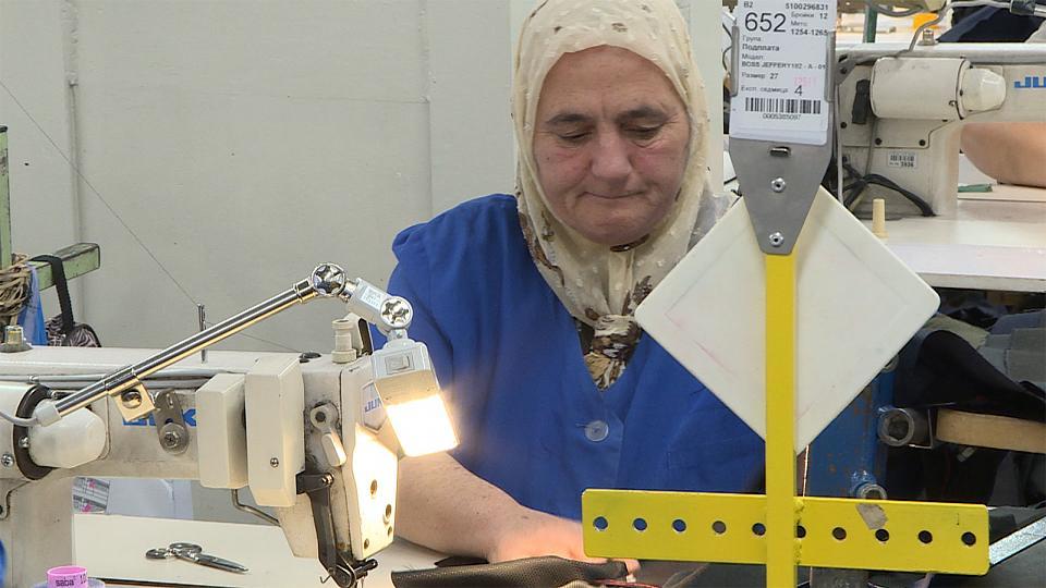 Bulgaria, el país de la UE con el salario mínimo más bajo, lucha por conservar su industria textil