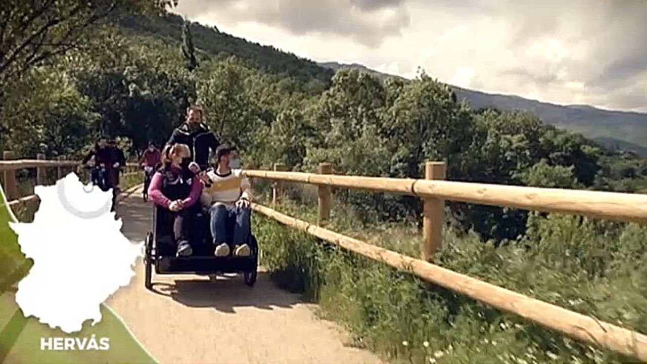 La espectacular ruta por la vía verde de Hervás a bordo de un triciclo turístico
