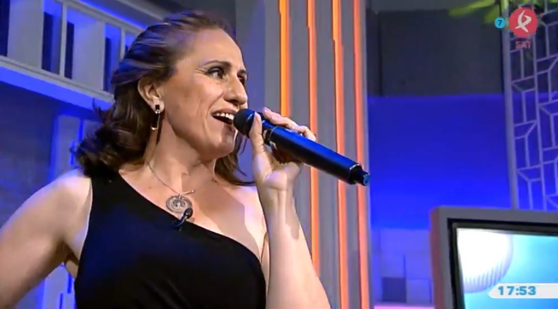 María Hernández canta 