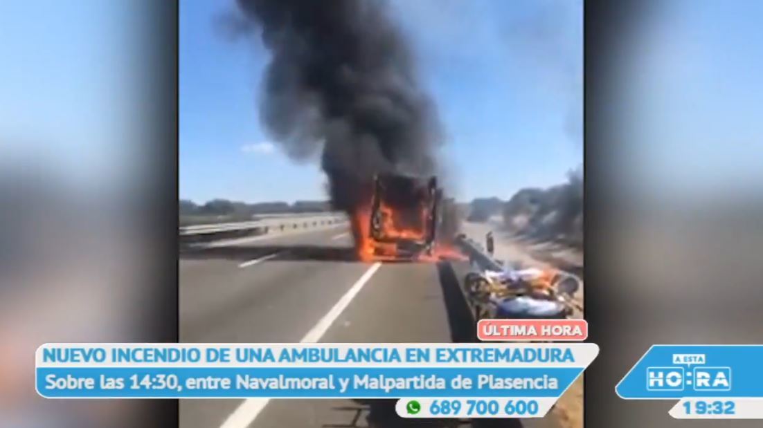 Otra ambulancia que arde en las carreteras extremeñas