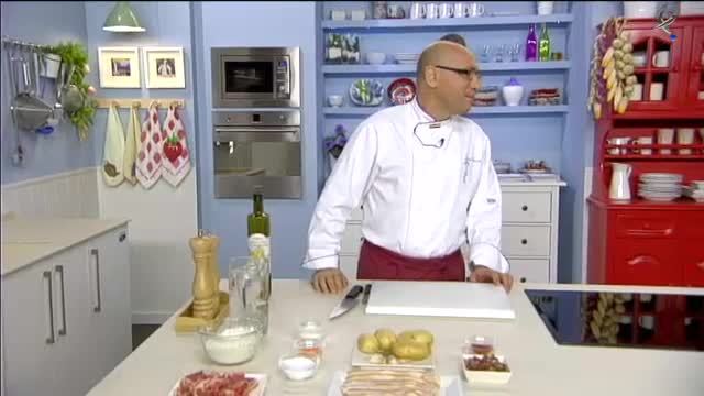 Chuletillas de lechal rebozadas y patatas revolconas