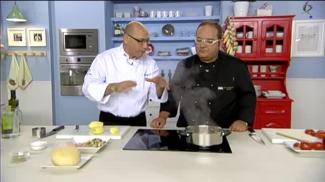 Merluza rellena de marisco con patatas perfumadas