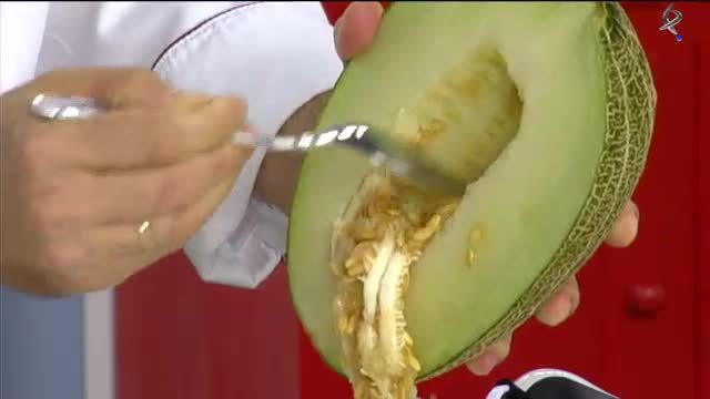 Pastel de boquerones con queso y sopa de melón