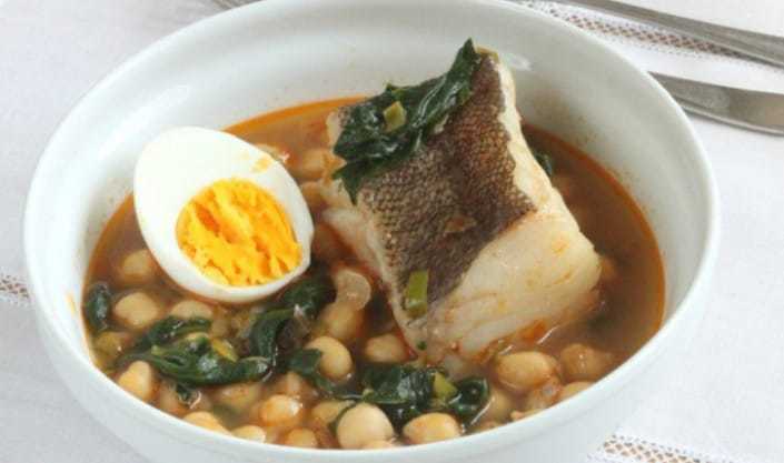 Hoy te proponemos unas sopas de tomate y potaje con bacalao al estilo gitano. Un toque distinto para dos clásicos populares