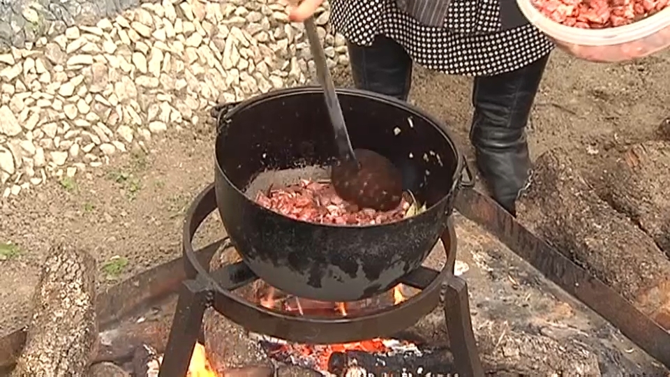 La Fiesta de la Chanfaina, el invento de una peña de amigos, cumple las bodas de oro