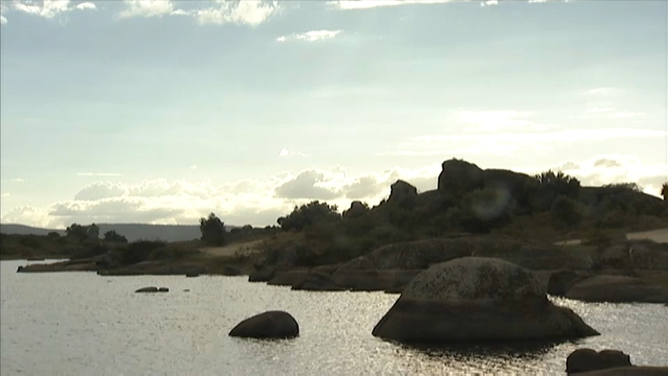 Alarma en Los Barruecos: acampadas, picnics y afluencia masiva en el Monumento Natural