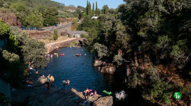 El presidente de la diputación de Cáceres anuncia un plan para solucionar el baño en las piscinas naturales del norte