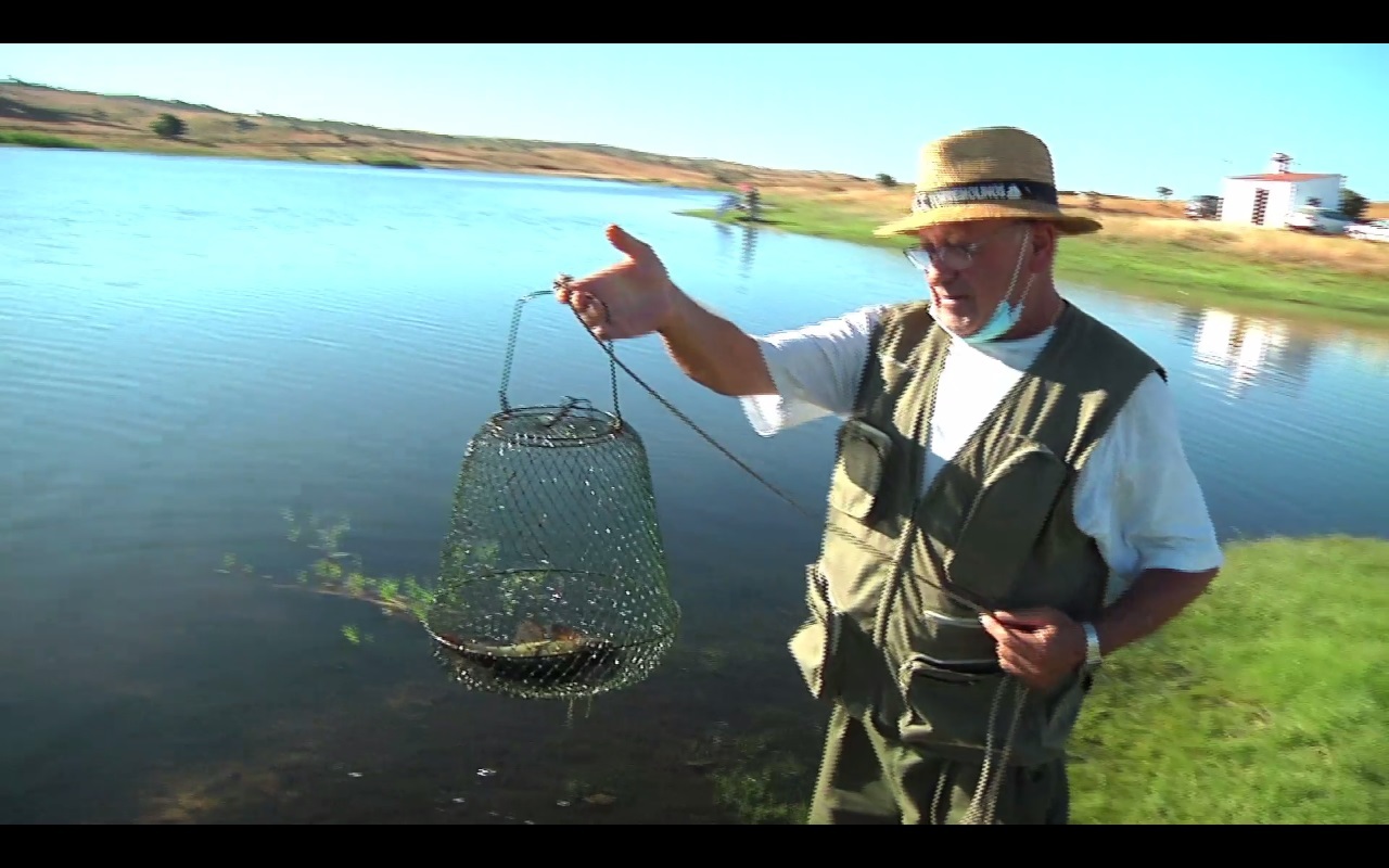 Jornada en el hermoso embalse de Navas del Madroño con buenos aficionados tenqueros.