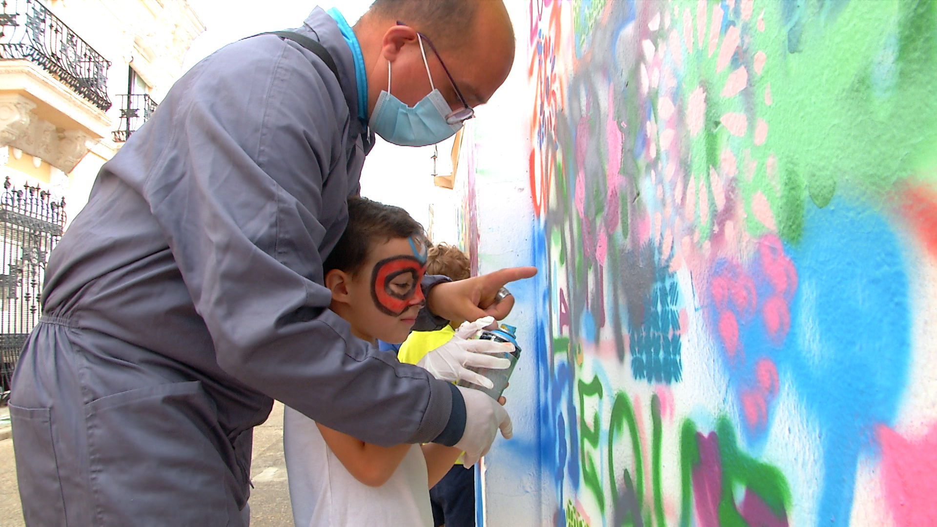 Arte urbano en las escuelas para pintar el futuro de la inclusión