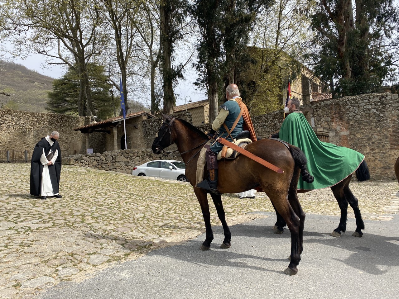 Siguiento los pasos de Carlos V a caballo