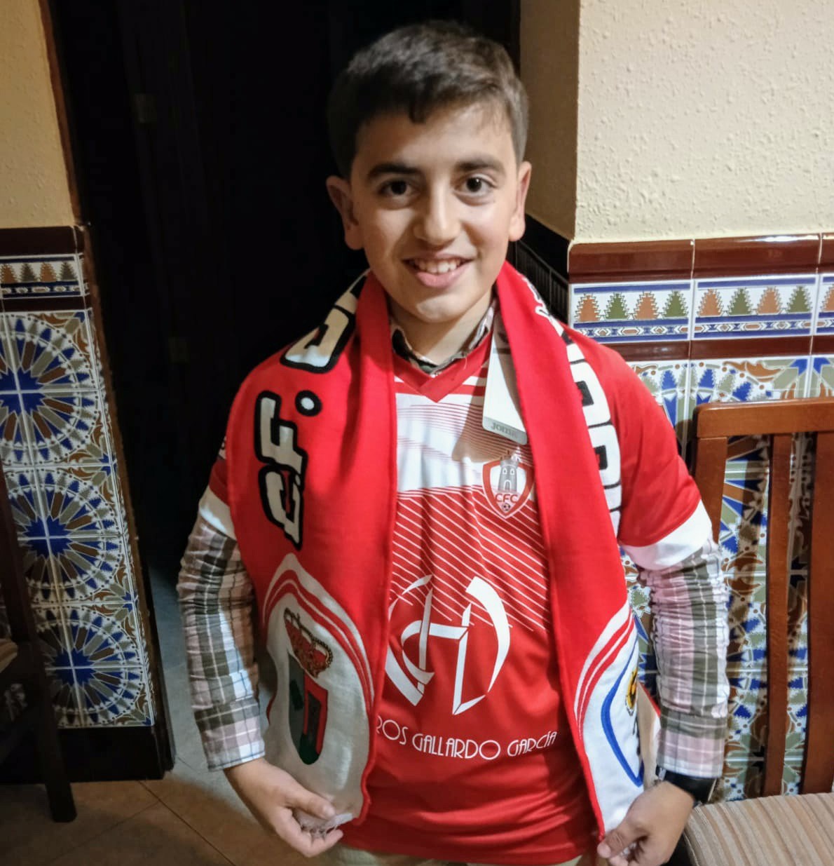 Alejandro enamora al fútbol extremeño por su pasión por el Campanario